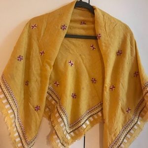 Used Madewell square Scarf. Great condition!